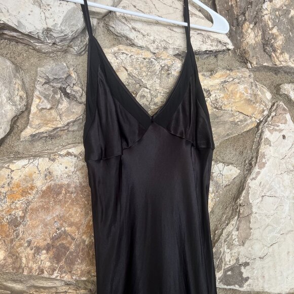 Evelyn Iridescent Satin Maxi Dress with train - Picture 6 of 10